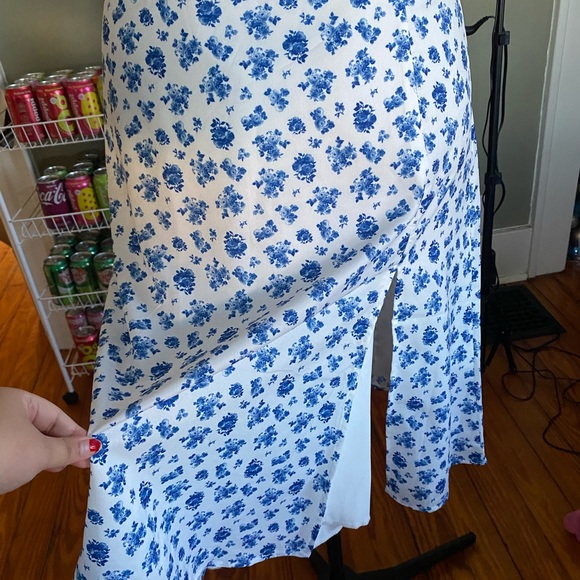 Floral Sweetheart Puff Sleeve A Line Midi Dress Blue and White Floral - Picture 2 of 5